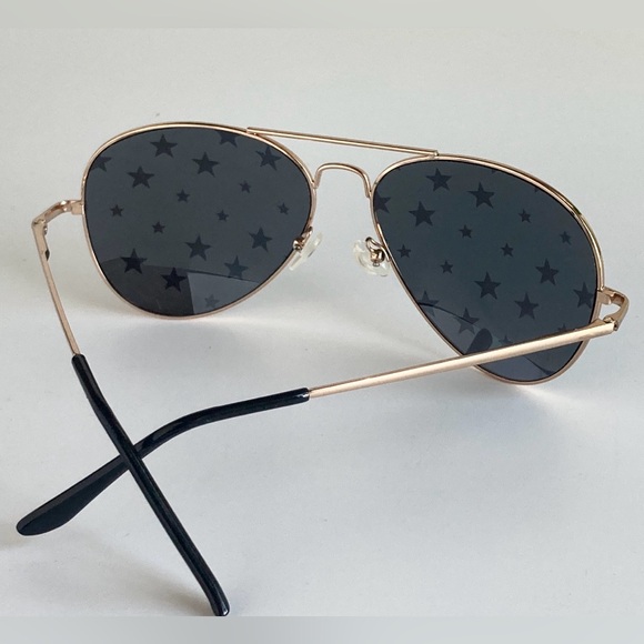 Free People Starry Eyed Aviator sunglasses Color: Gold / black - Picture 9 of 12